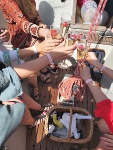 Mergvakaris Teakuose