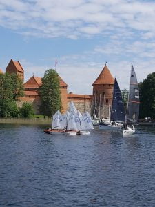 plaukimas jachta trakuose regata