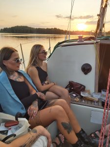 plaukimas jachta trakų ežere