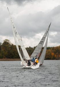 Jachtu regata komandos formavimas