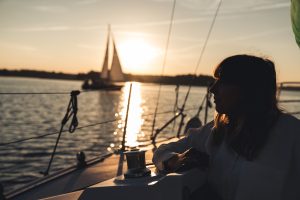 plaukimas jachta fotosesija